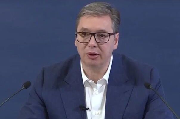 VEČERAS SE OGLASIO VUČIĆ: “Sve smo renovirali, samo nadstrešnicu nismo. Zašto?”