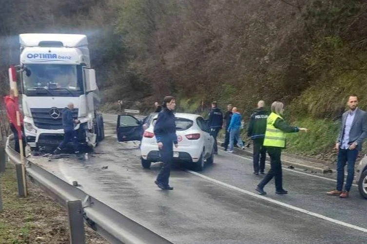 Teška nesreća u Jablanici: Jedna osoba izgubila život, ima i povrijeđenih