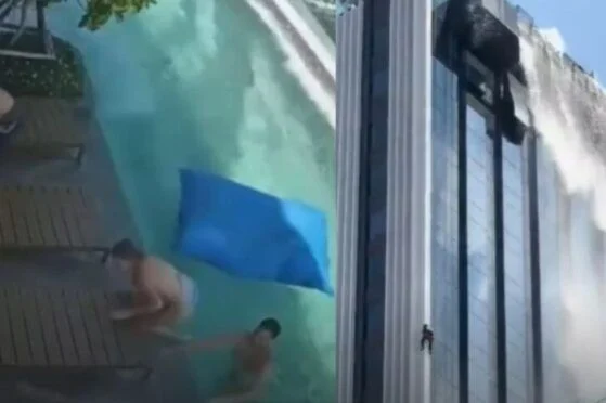 Bili su na vrhu nebodera kad je udario potres, a onda je nastala panika (VIDEO)