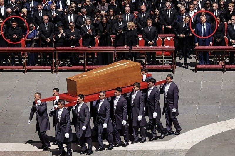 VATIKAN JE PREKRŠIO PROTOKOL ZBOG ZELENSKOG: Evo gdje je sjedio, a gdje je trebao sjediti