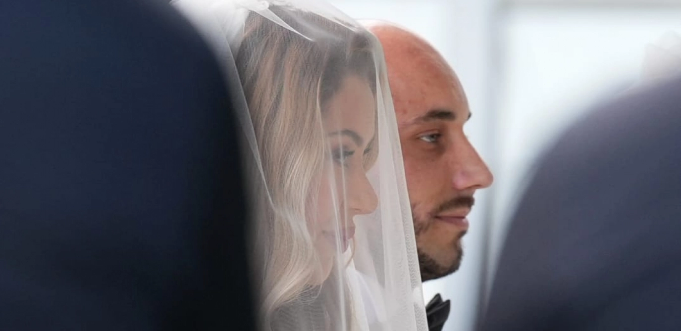 PRVI POLJUBAC MLADENACA I SUDBONOSNO “DA” Evo da li je Tea Tairović uzela Ivanovo prezime (FOTO)