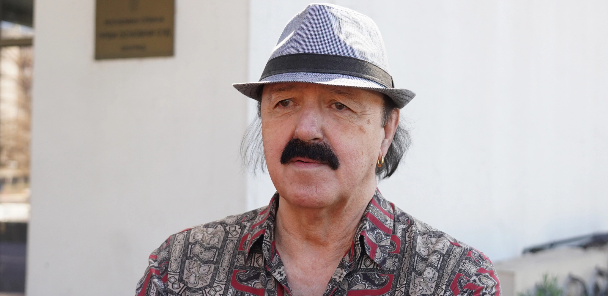 “NISAM KAO NEKI DA PLJUJEM PORODICU” Pevač žestoko udario na Harisa Džinovića, mreže se usijale!