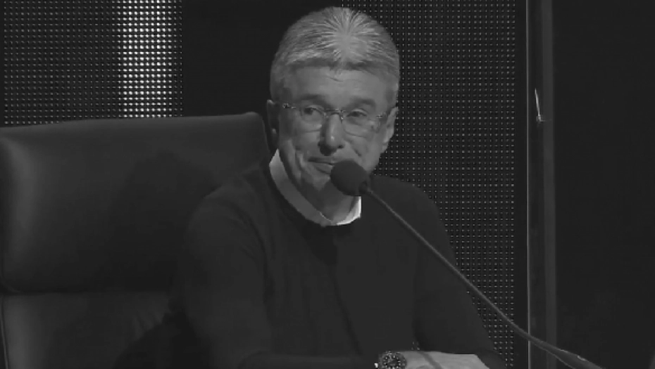 40 DANA OD SMRTI SAŠE POPOVIĆA Na spomeniku postavljena velika slika, nosi posebnu simboliku