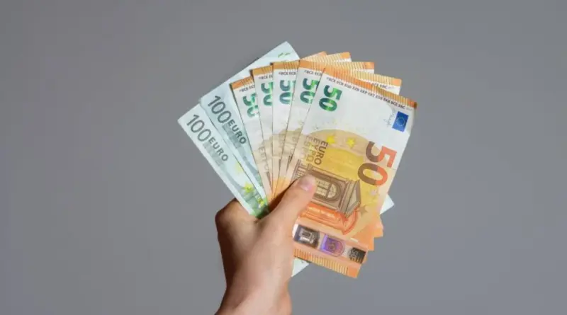 Novac stiže za 4 horoskopska znaka: Evo ko će dobiti pare do 3. maja, tvrde astrolozi