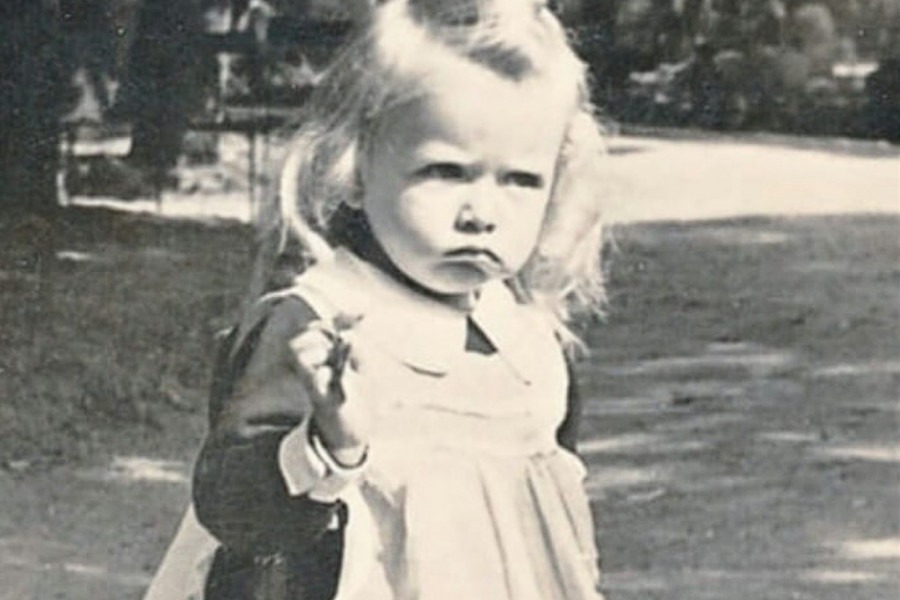 Bila je legendarna glumica Jugoslavije i udata za najlepšeg kolegu: Znate li ko je devojčica sa fotografije?