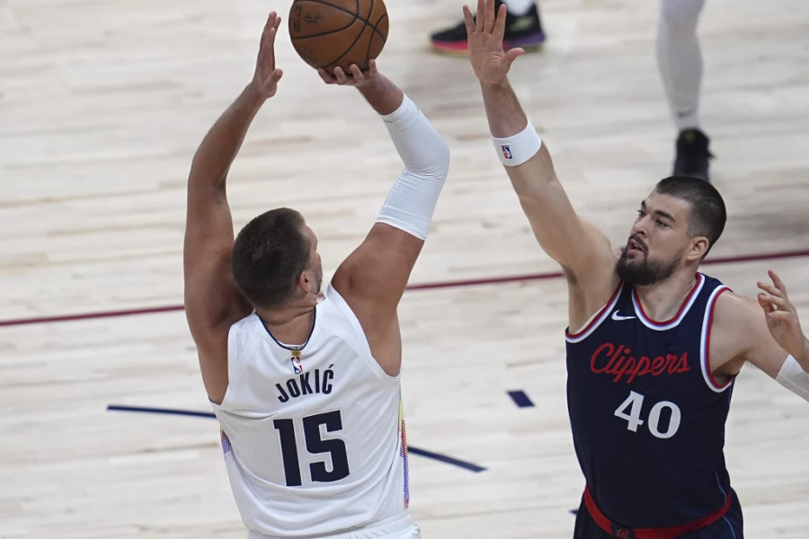 SLUČAJNOST ILI NE? Jokić pre meča sa Klipersima zapevao narodnjak, da li ovi stihovi najbolje opisuju sezonu Denvera?