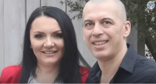 Topalkova supruga više ne liči na sebe, BRUKA PORODICU: Zbog estetskih intervencija postala je kćerkina kopija