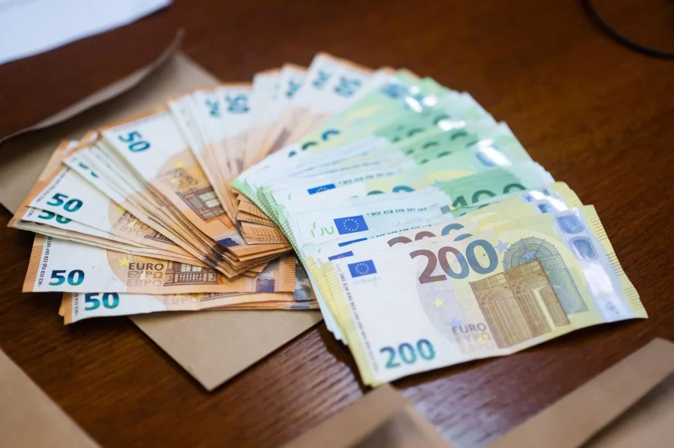 Pare stižu za 4 horoskopska znaka: Evo kome će novac bukvalno pasti u krilo do 6. maja